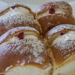 Cream Bun 2 pcs